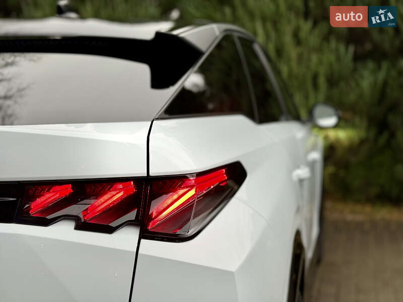 Внедорожник / Кроссовер Peugeot e-3008 2024 в Самборе