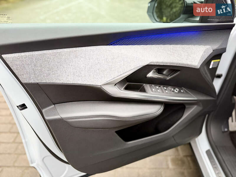 Внедорожник / Кроссовер Peugeot e-3008 2024 в Самборе