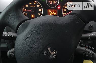 Грузопассажирский фургон Peugeot Expert 2015 в 