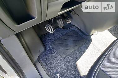 Вантажопасажирський фургон Peugeot Expert 2015 в 