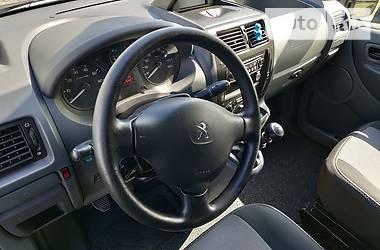 Вантажопасажирський фургон Peugeot Expert 2015 в 