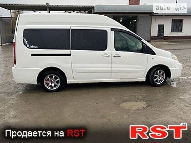 Грузопассажирский фургон Peugeot Expert 2008 в Коростене