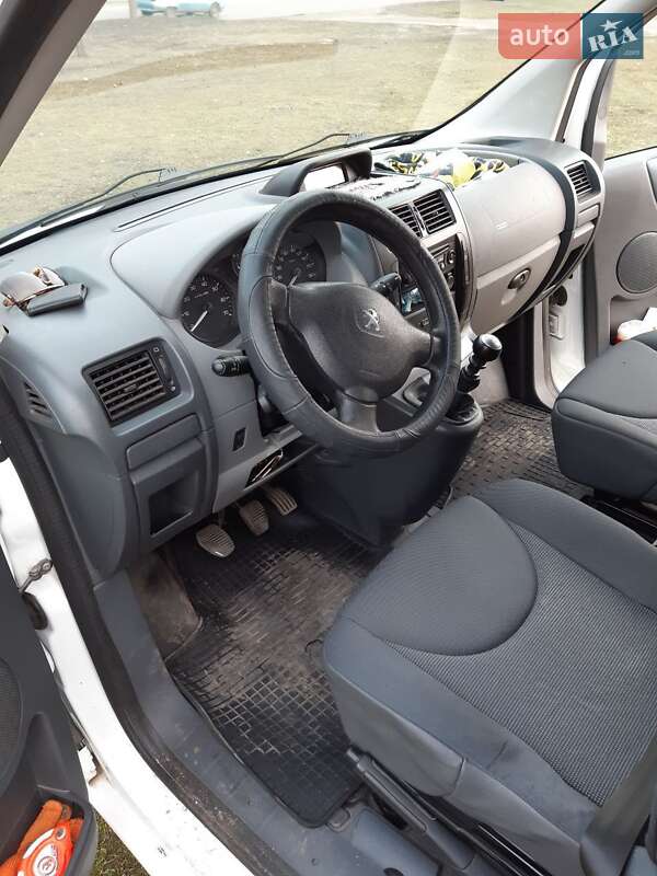 Мінівен Peugeot Expert 2012 в Дніпрі