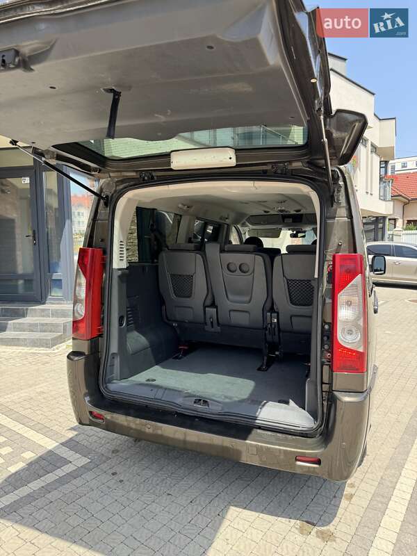 Мінівен Peugeot Expert 2012 в Ужгороді