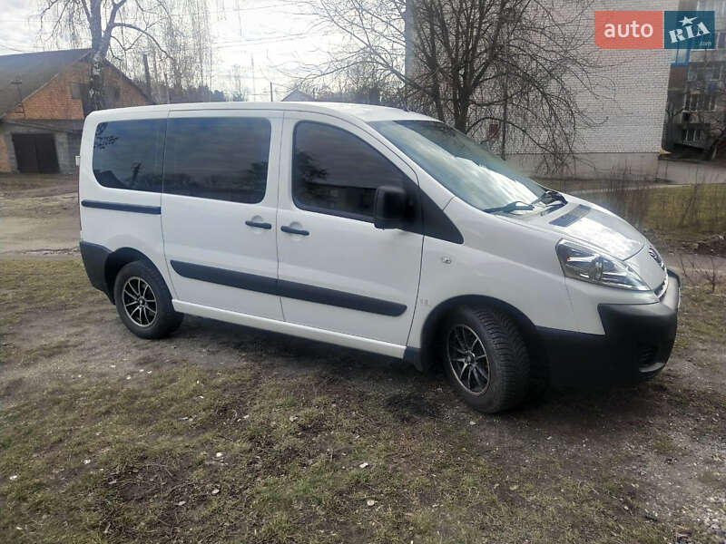 Мінівен Peugeot Expert 2010 в Києві