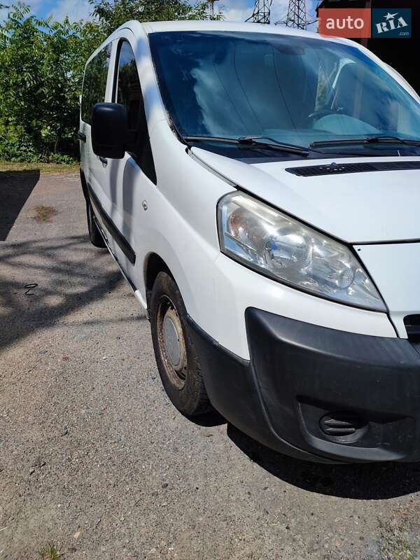 Грузопассажирский фургон Peugeot Expert 2009 в 