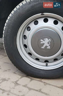 Грузопассажирский фургон Peugeot Expert 2011 в 