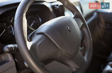 Минивэн Peugeot Expert 2023 в 