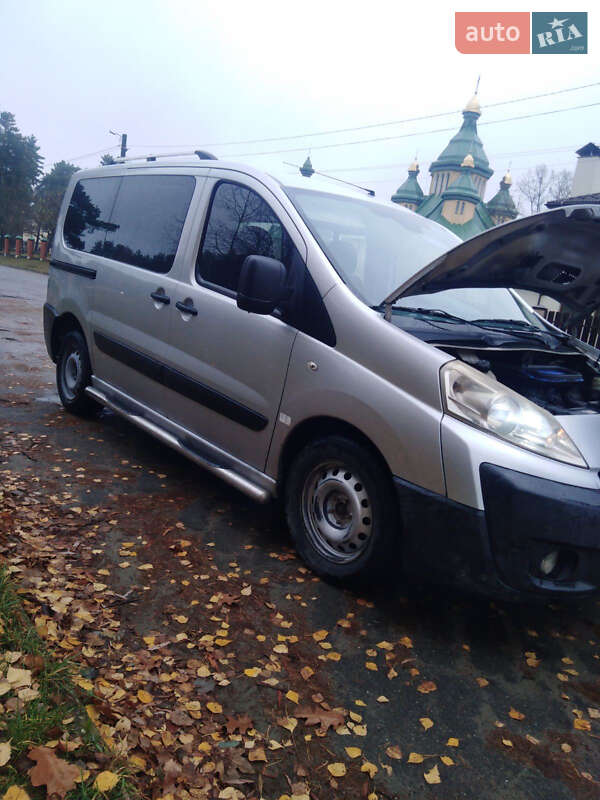 Минивэн Peugeot Expert 2007 в Новояворовске