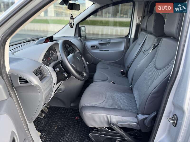 Мінівен Peugeot Expert 2011 в Дніпрі