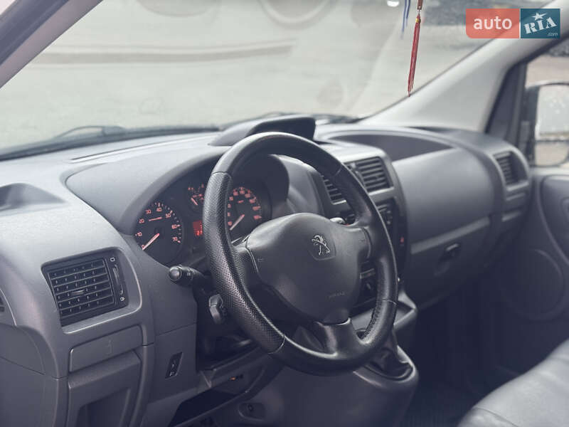 Мінівен Peugeot Expert 2014 в Сваляві