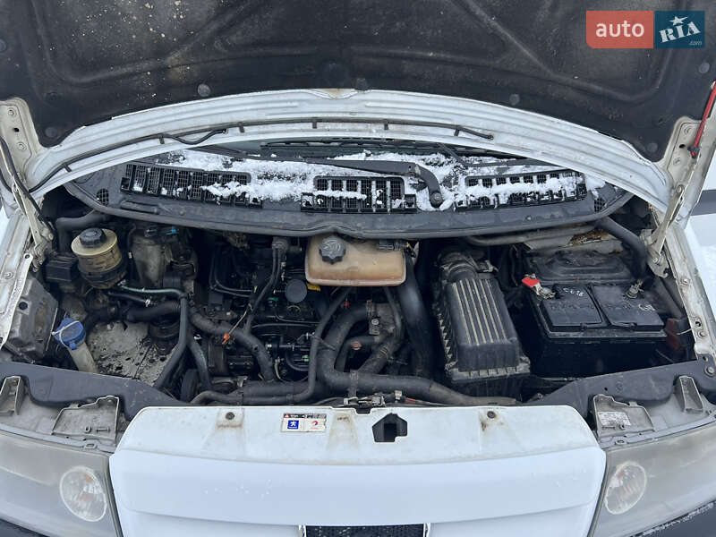 Минивэн Peugeot Expert 2006 в Клевани