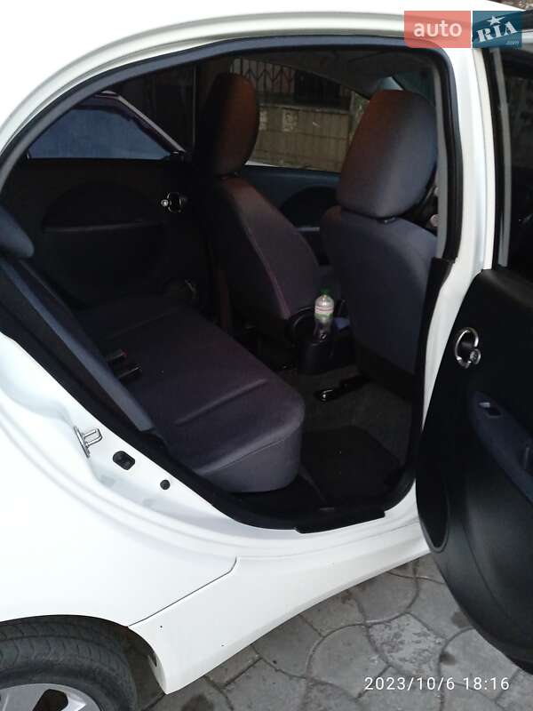 Хетчбек Peugeot iOn 2012 в Запоріжжі