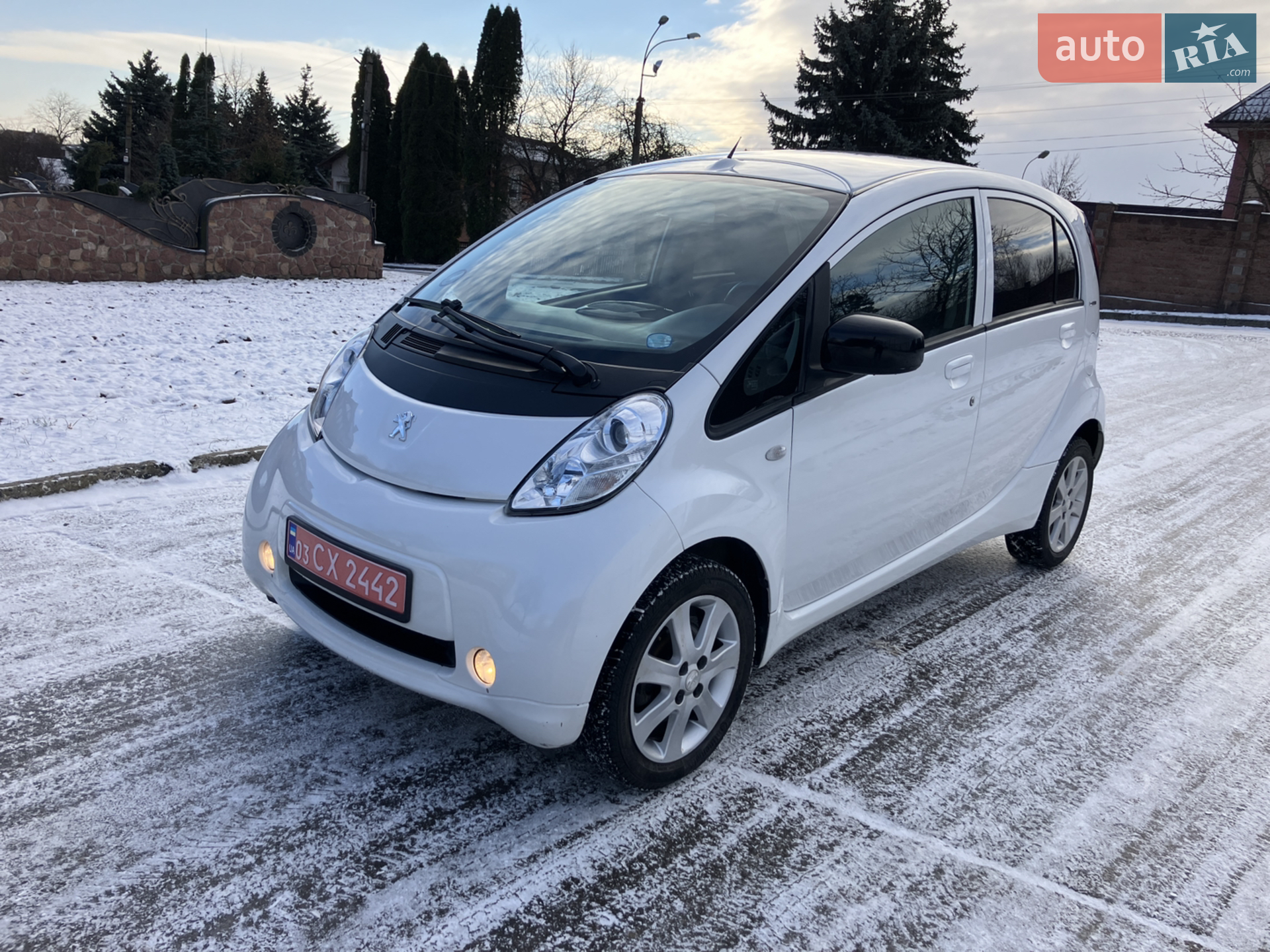 2012 Peugeot iOn - мініатюра 2