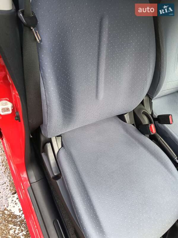 Хэтчбек Peugeot iOn 2011 в Виноградове фото 6 Хэтчбек Peugeot iOn 2011 в Виноградове