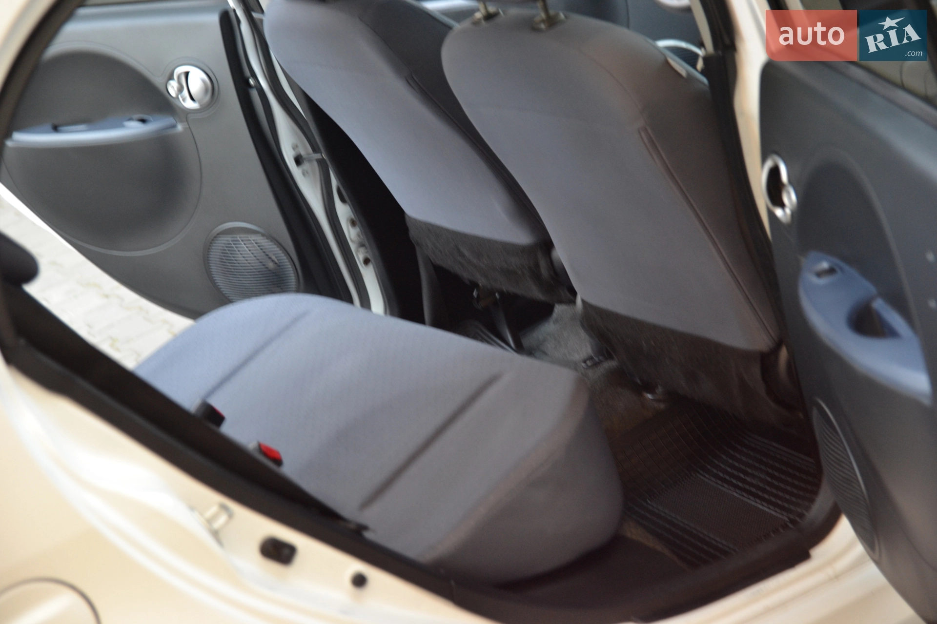 2012 Peugeot iOn - мініатюра 17