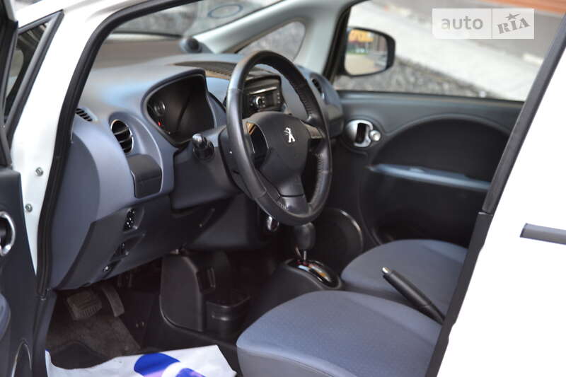 Хетчбек Peugeot iOn 2011 в Луцьку фото 12 Хетчбек Peugeot iOn 2011 в Луцьку