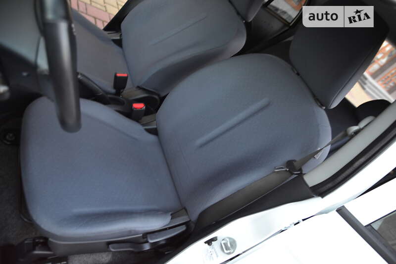 Хетчбек Peugeot iOn 2011 в Луцьку фото 20 Хетчбек Peugeot iOn 2011 в Луцьку