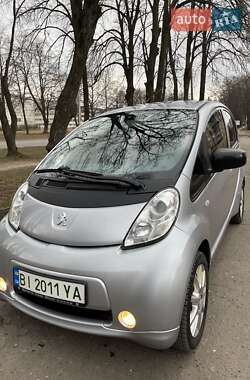 Хэтчбек Peugeot iOn 2014 в 
