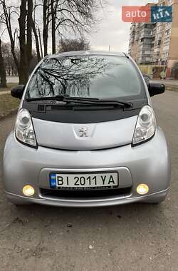 Хэтчбек Peugeot iOn 2014 в 