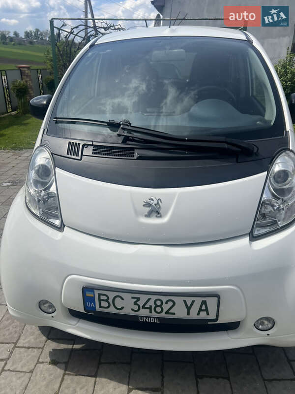Хетчбек Peugeot iOn 2011 в Львові