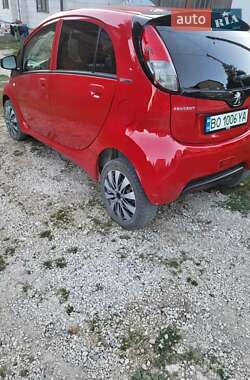 Хэтчбек Peugeot iOn 2011 в 