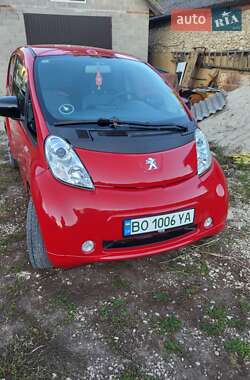 Хэтчбек Peugeot iOn 2011 в 