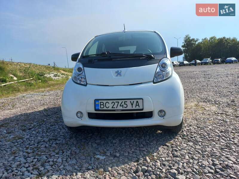 Хэтчбек Peugeot iOn 2011 в Львове