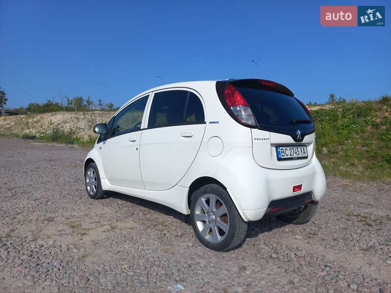 Хэтчбек Peugeot iOn 2011 в Львове