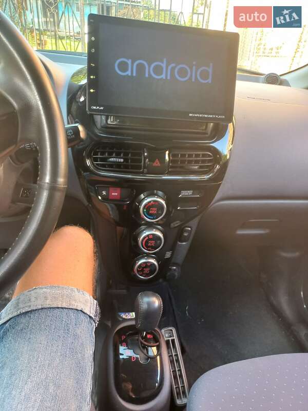 Хэтчбек Peugeot iOn 2011 в Львове