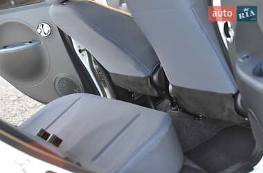Хэтчбек Peugeot iOn 2013 в 