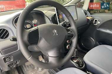 Хэтчбек Peugeot iOn 2014 в 