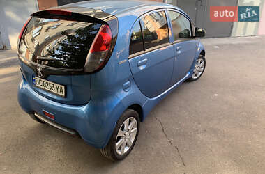 Хетчбек Peugeot iOn 2012 в 