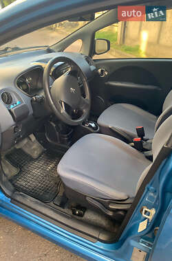 Хетчбек Peugeot iOn 2012 в 