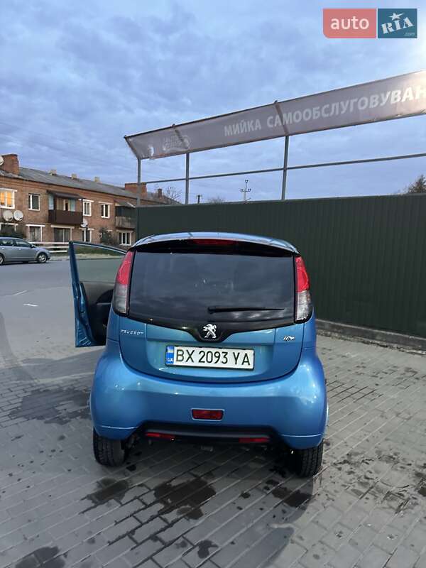 Хетчбек Peugeot iOn 2015 в Полонному