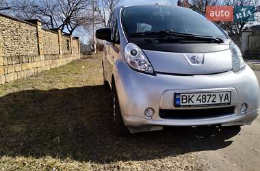 Хетчбек Peugeot iOn 2012 в Рівному