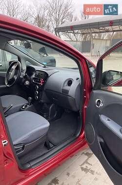 Хэтчбек Peugeot iOn 2017 в 