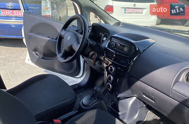 Хетчбек Peugeot iOn 2011 в 