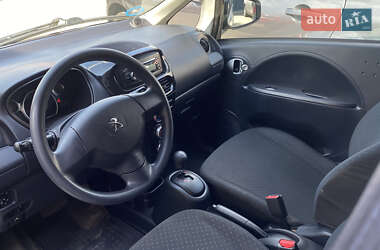 Хетчбек Peugeot iOn 2011 в 