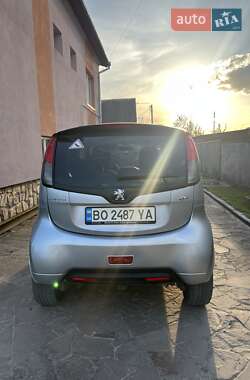 Хэтчбек Peugeot iOn 2014 в  фото 3 Хэтчбек Peugeot iOn 2014 в