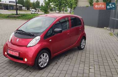 Хэтчбек Peugeot iOn 2014 в 