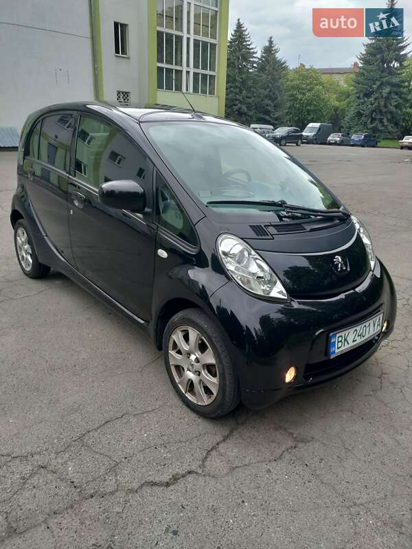 Хэтчбек Peugeot iOn 2011 в Ровно