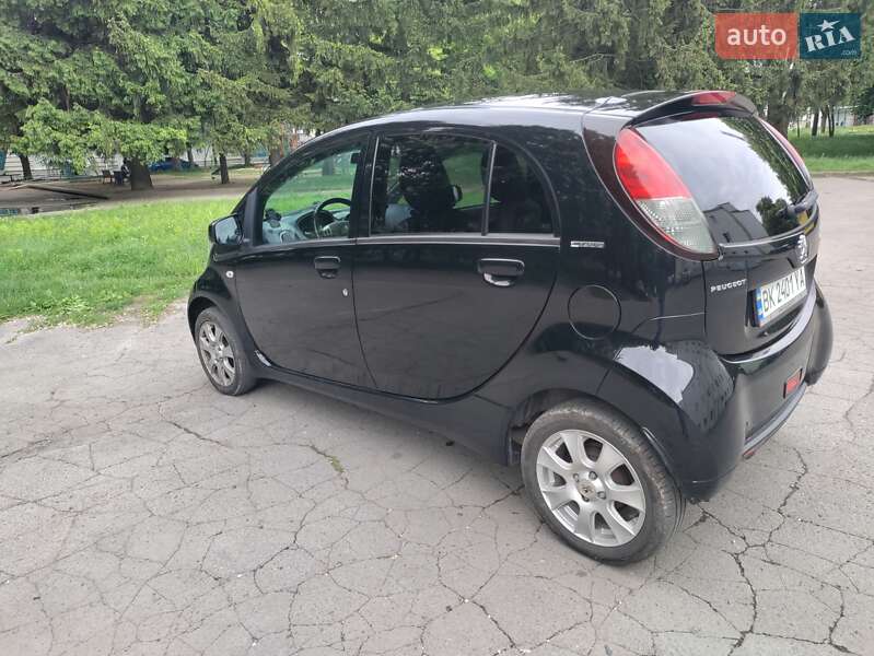 Хэтчбек Peugeot iOn 2011 в Ровно