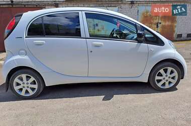 Хетчбек Peugeot iOn 2014 в 