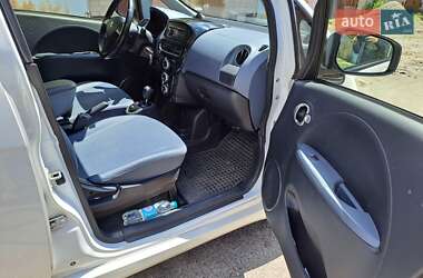 Хетчбек Peugeot iOn 2014 в 