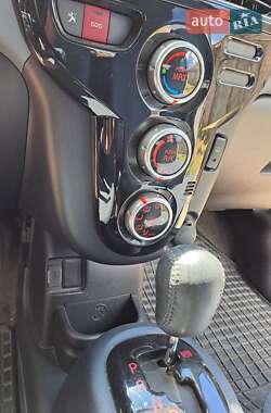 Хетчбек Peugeot iOn 2014 в 