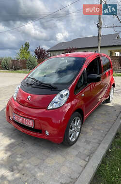 Хетчбек Peugeot iOn 2013 в 