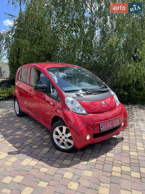 Хетчбек Peugeot iOn 2011 в 