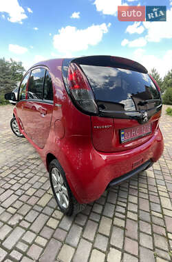 Хетчбек Peugeot iOn 2011 в 