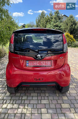 Хетчбек Peugeot iOn 2011 в 